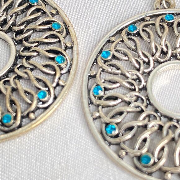 Silver Tone Dangle Drop Earrings Blue Stone Studded Pinwheel Pattern - Picture 6 of 9